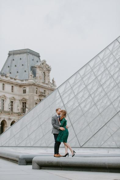 Лувр  - Пирамиды и квадратный двор