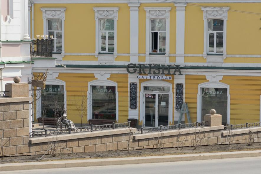 Памятник «Любочка»