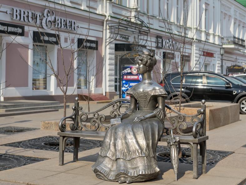 Памятник «Любочка»