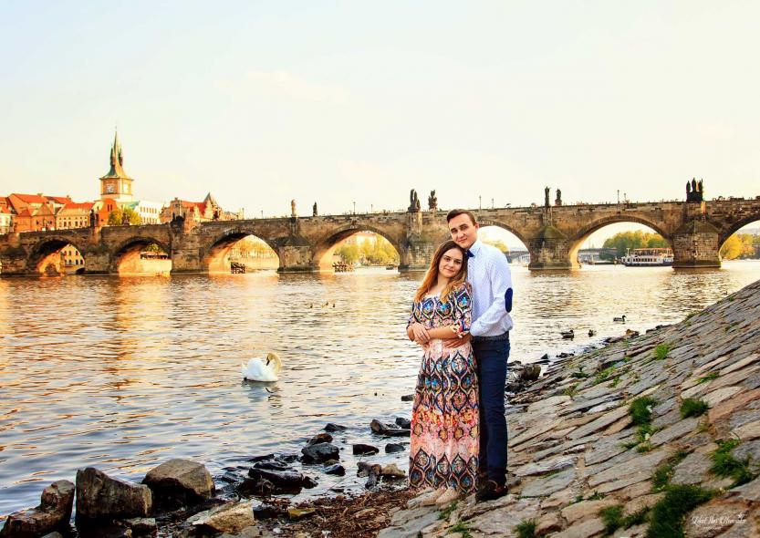 Карлов мост, Набережная