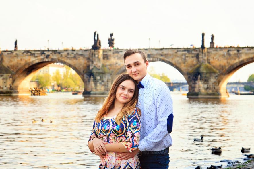 Карлов мост, Набережная