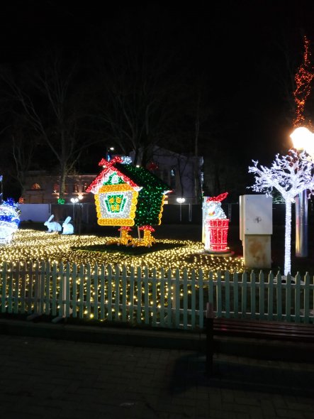 Центральная площадь у Оперного театра 