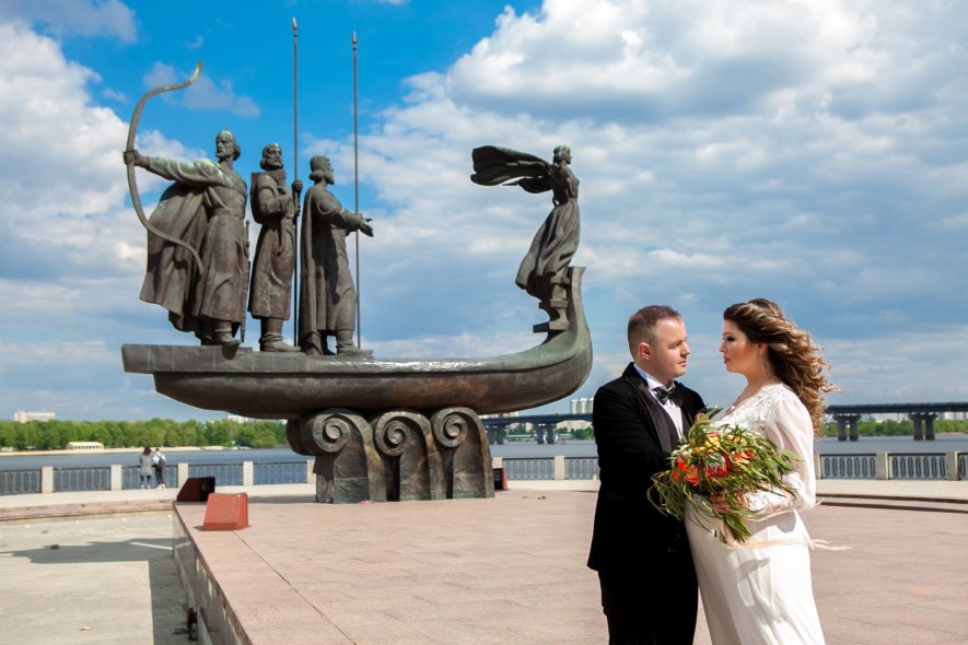 Памятник основателям Киева