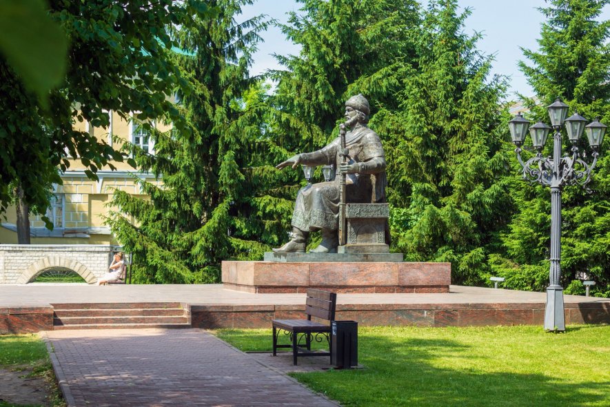 Памятник Юрию Долгорукому