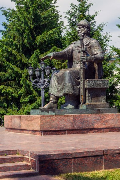 Памятник Юрию Долгорукому