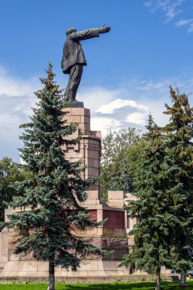 Памятник В. И. Ленину
