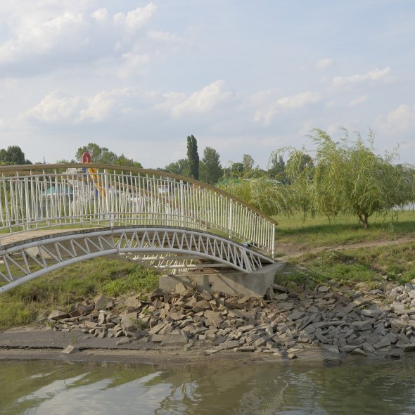 Чеховская набережная 