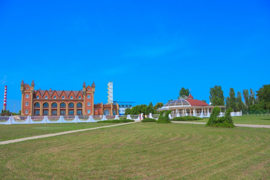 Чеховская набережная 