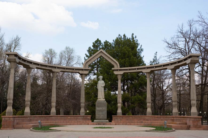 Эркиндик бульвар (Дубовый парк)
