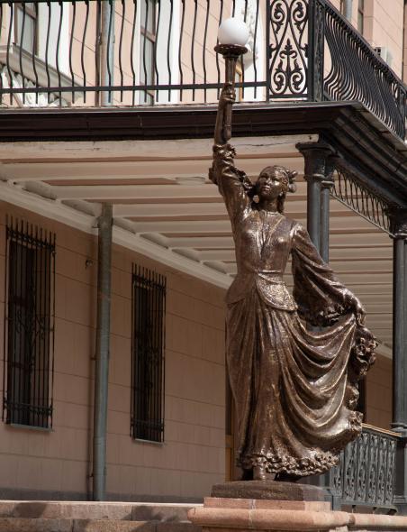 Кыргызский национальный ордена В.И.Ленина академический театр оперы и балета имени Абдыласа Малдыбаева