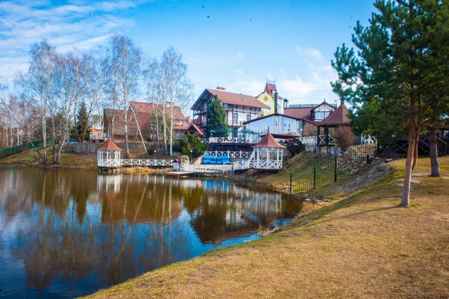 Конюшенный двор