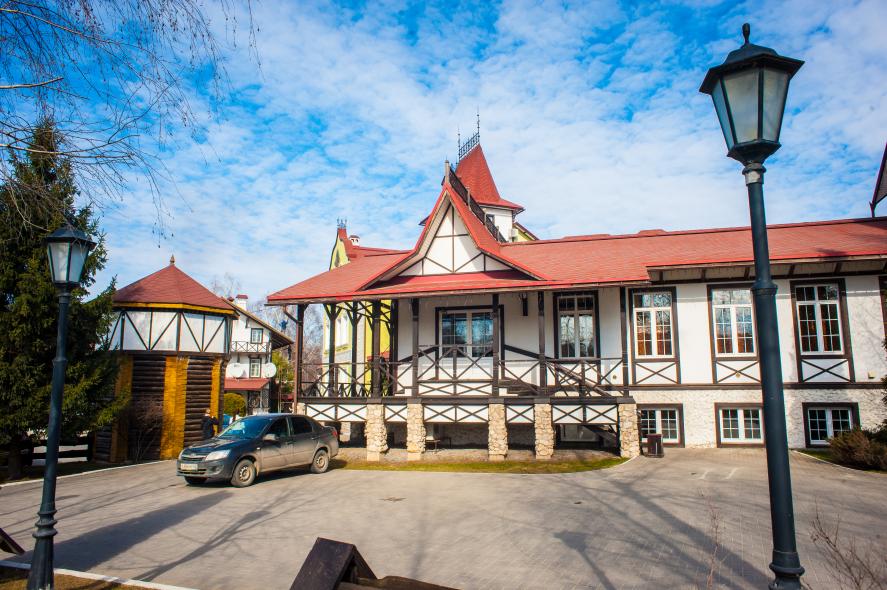 Конюшенный двор