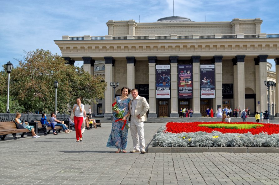 Театральная площадь, Оперный театр