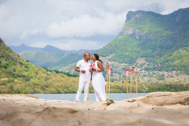 Бухта полуострова Ле-Морн-Брабан