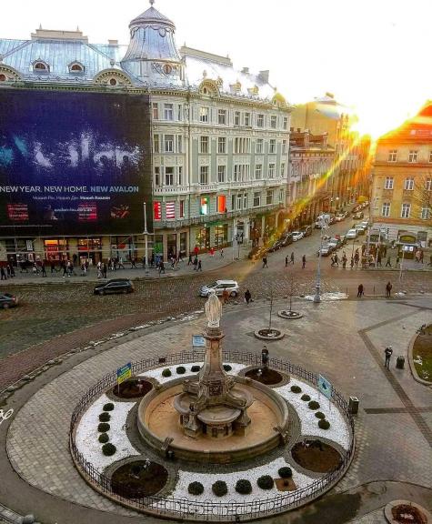 Площадь Мицкевича