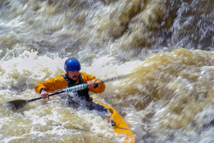Соревнования по водному туризму на порогах реки Исеть близ города