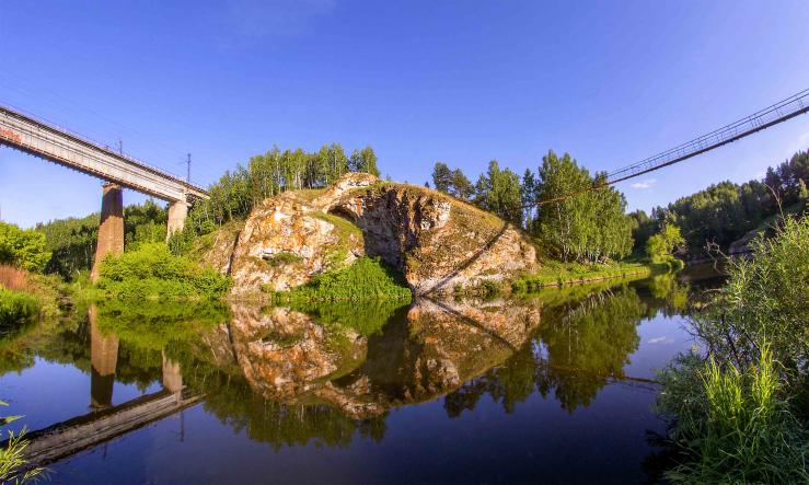 Скала Голубиная