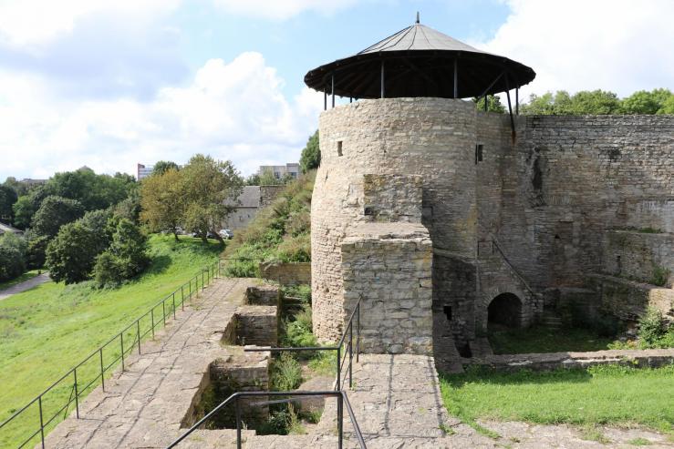 Замок и смотровая башня