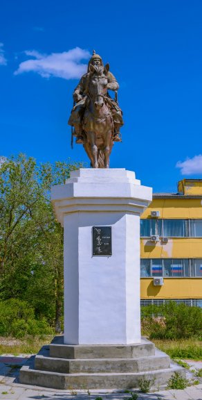 Памятник Убуши Хану